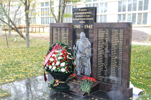 На территории «Автоприбора» открыли мемориал памяти 125 заводчанам-героям войны